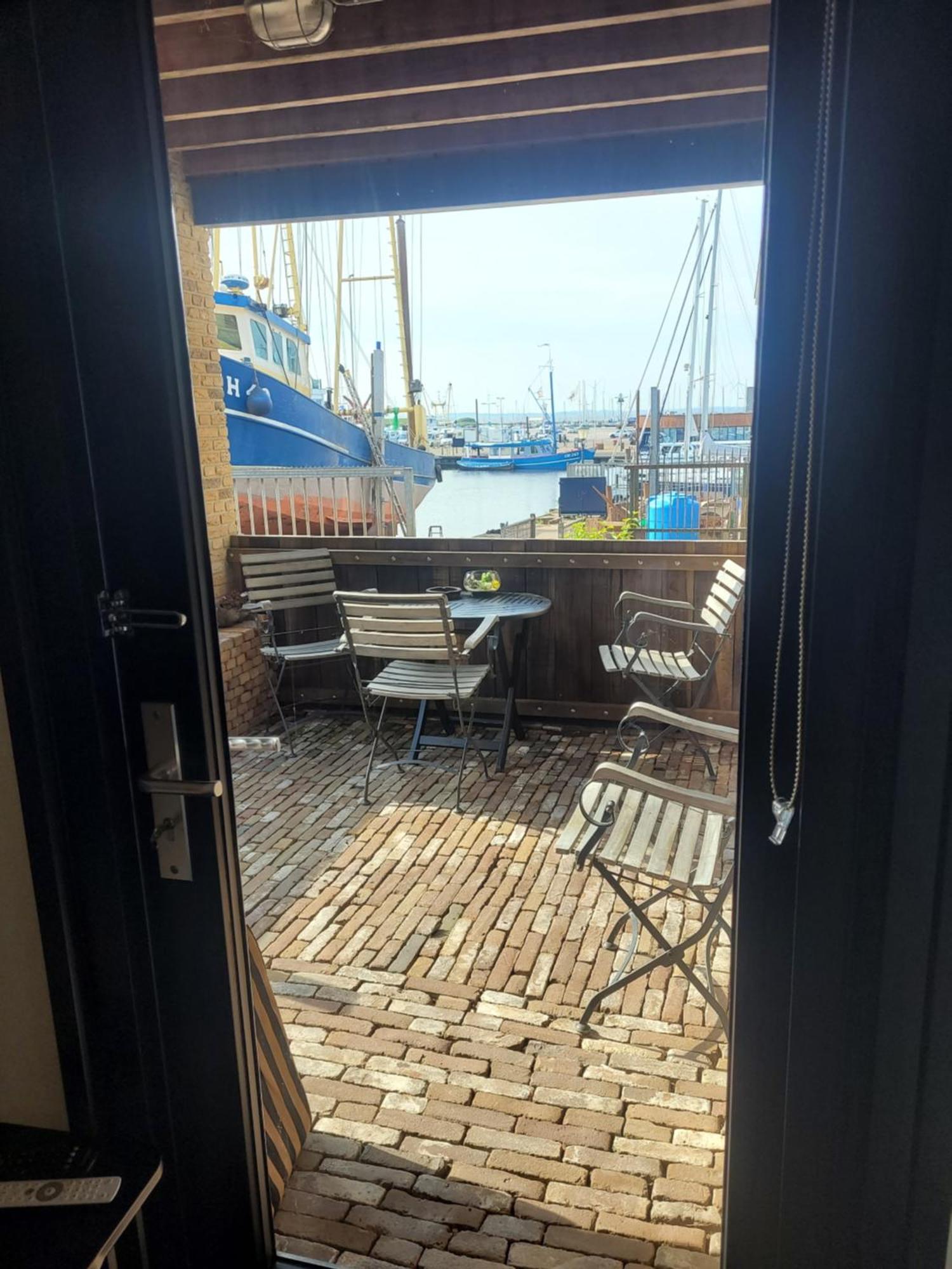 B&B Werfzicht Urk Esterno foto